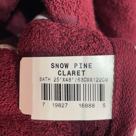 Santens bath hand fingertip towel combo deep red snow pine claret pattern NWT - Picture 8 of 10